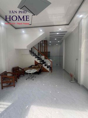It's the owner who rented the original Vườn Lài alley.