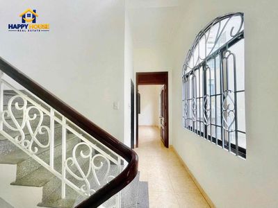 Renting three bedrooms - three toilets, Hoàng Hoa Thám.