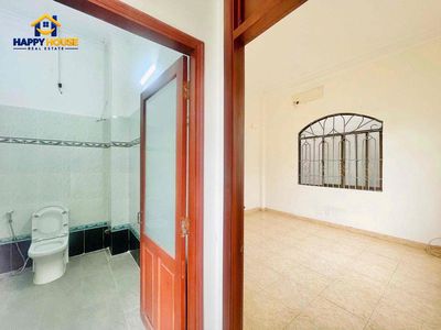Renting three bedrooms - three toilets, Hoàng Hoa Thám.