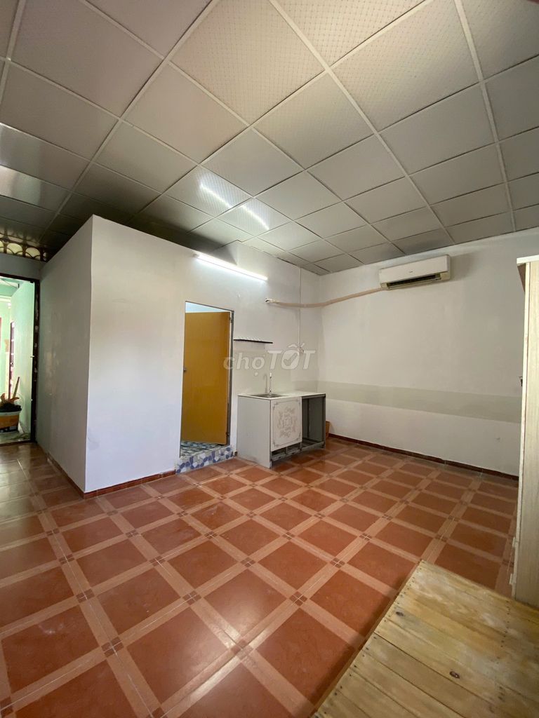 - Lê Văn Thọ Mint Room has internal integrity.