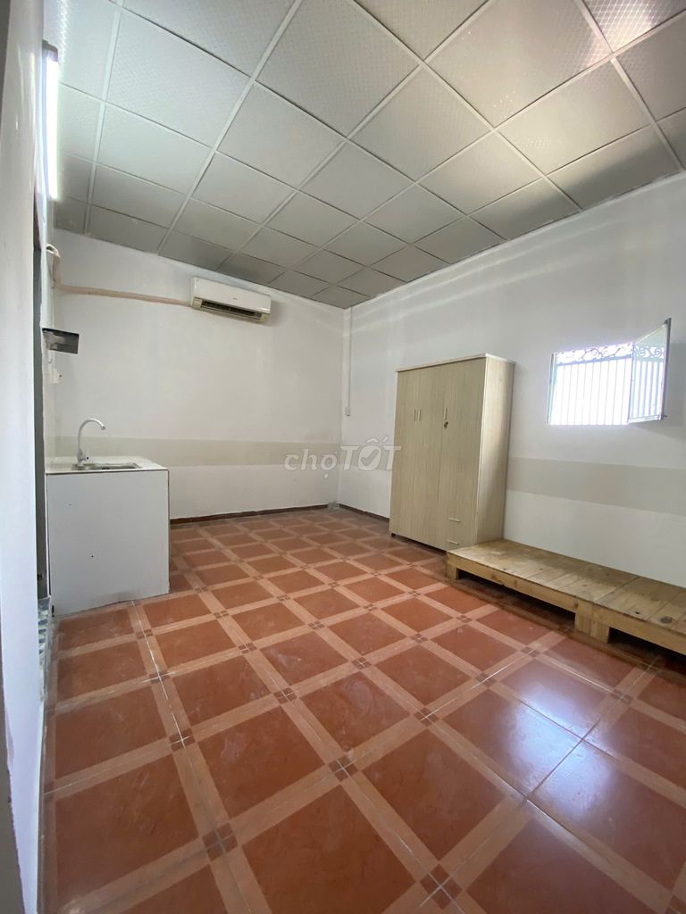 - Lê Văn Thọ Mint Room has internal integrity.