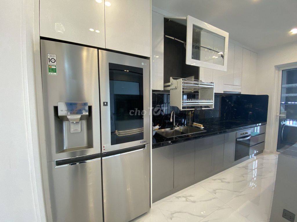 The owner of the house of Cho hired more than one Sunrise City apartment. One bedroom. Two bedrooms, four bedrooms.