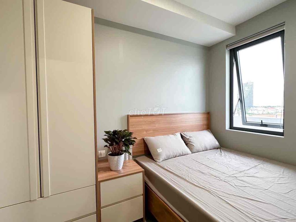 Tell Zhang to have a bedroom in Central Seven.