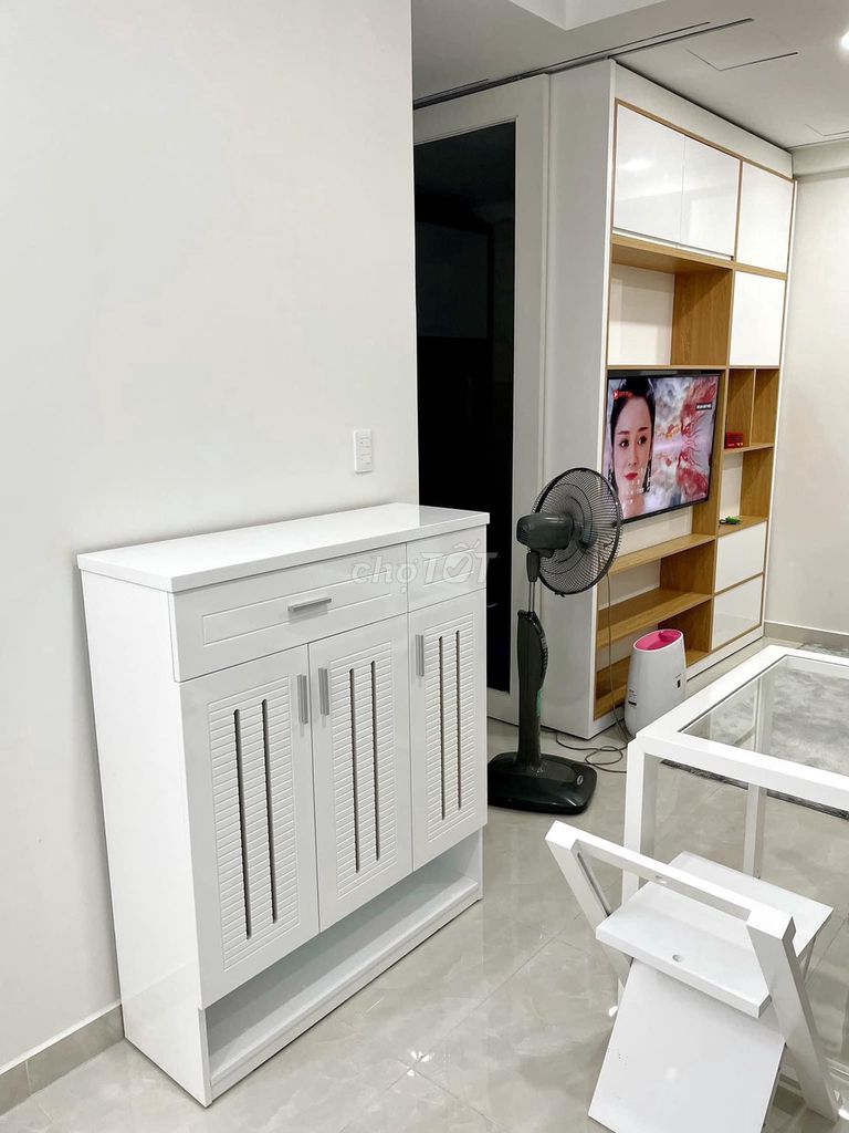 Two bedrooms. Two bathrooms. Six million air conditioning.