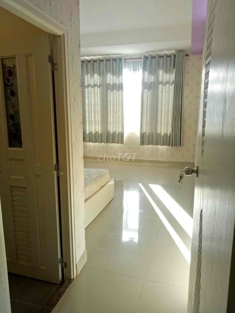 The senior service apartment says that for hire of the 6th district