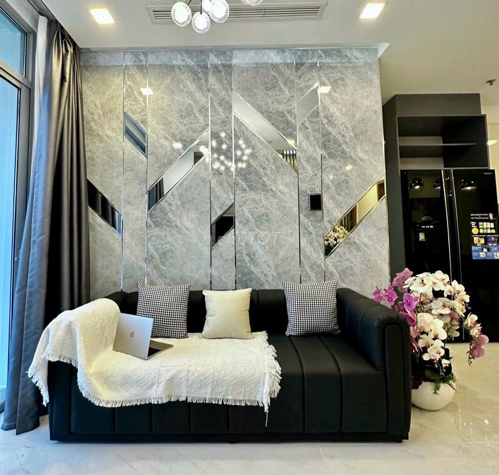 We'll get you a quick room, a landmark bedroom. Good price.