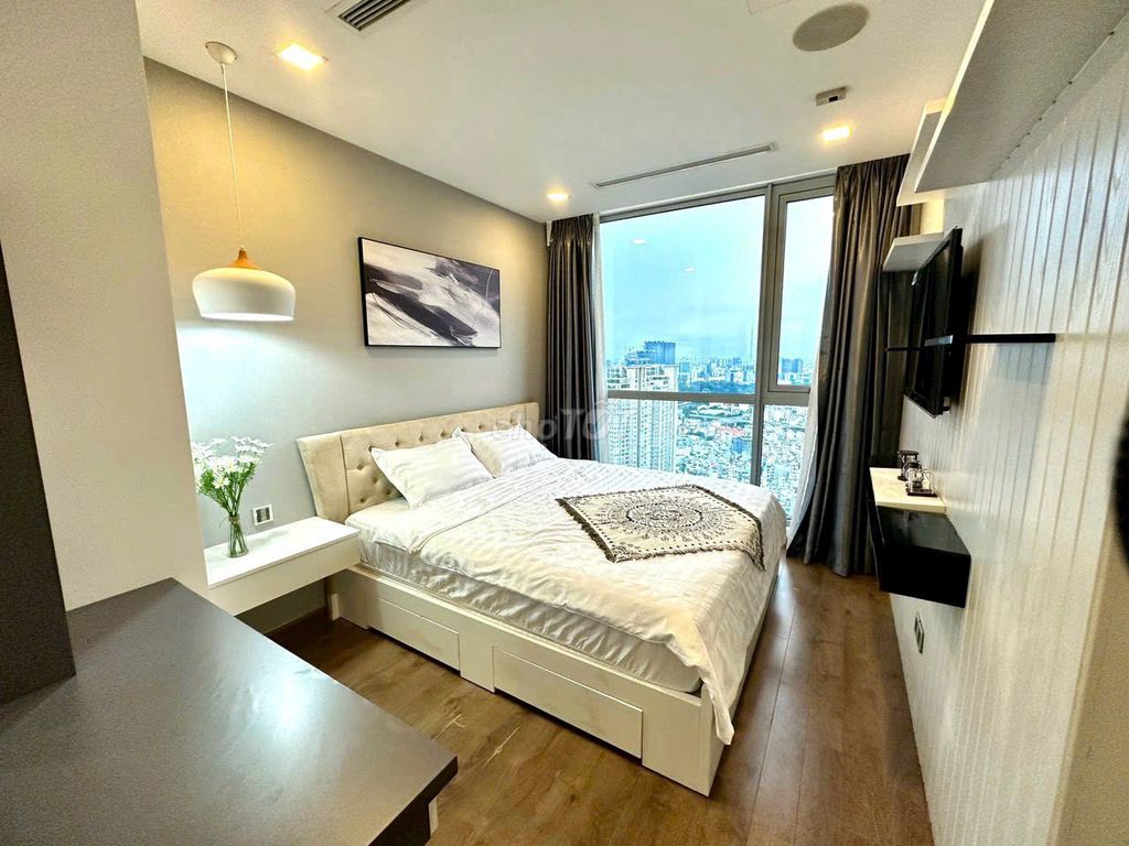 We'll get you a quick room, a landmark bedroom. Good price.