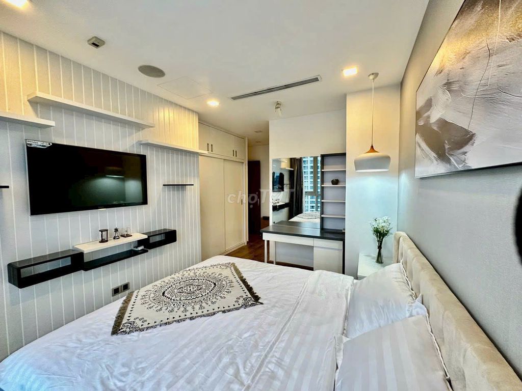 We'll get you a quick room, a landmark bedroom. Good price.
