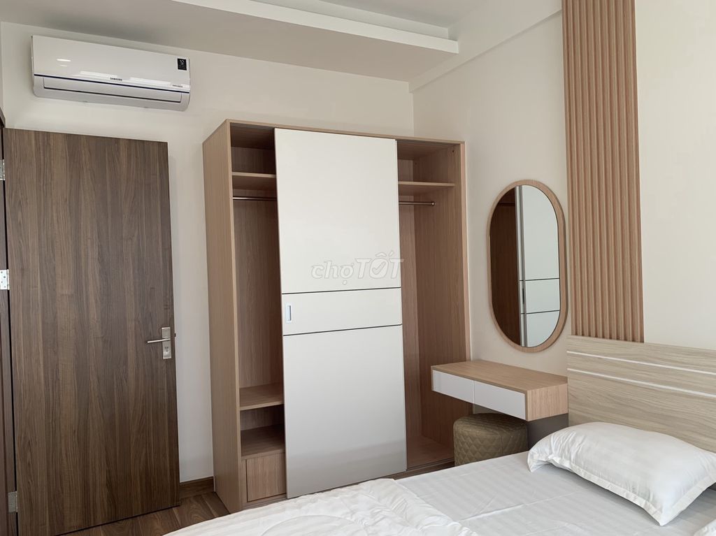 Rent District 7 riverside a bedroom/full interior, lovely new home.