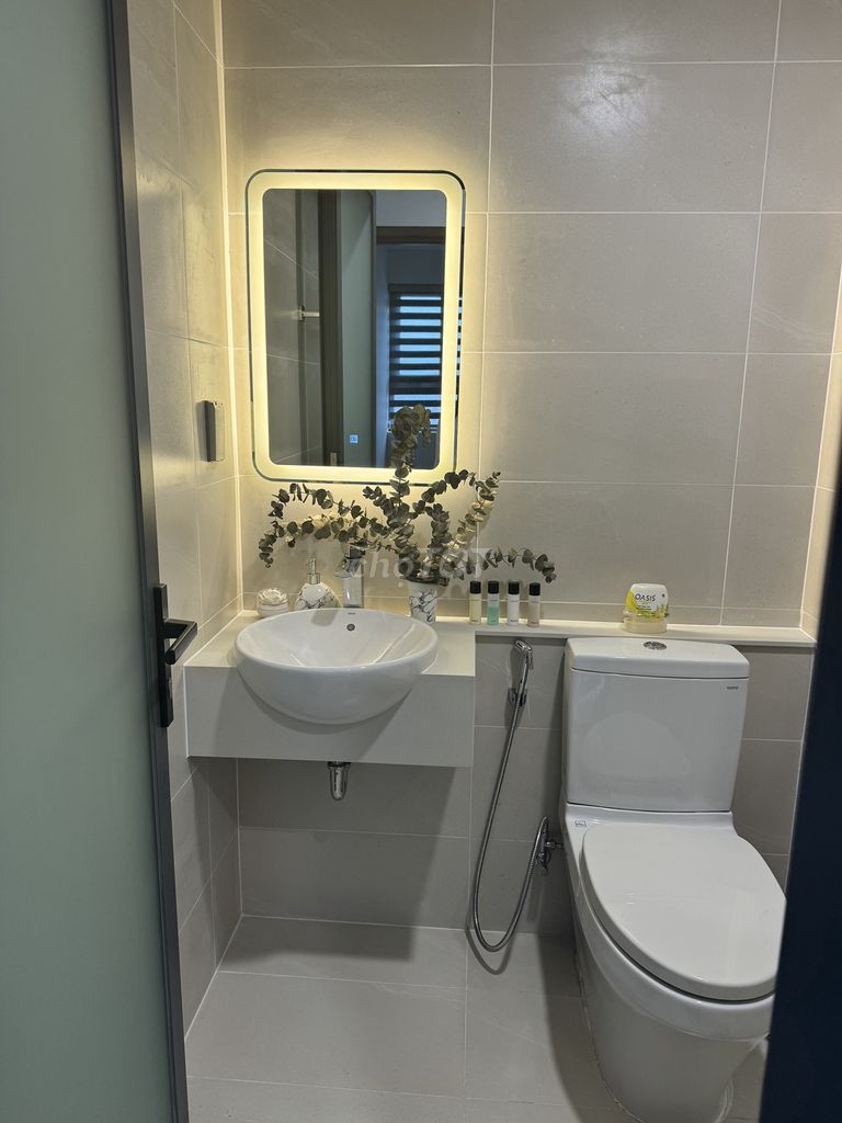 Rent District 7 riverside a bedroom/full interior, lovely new home.