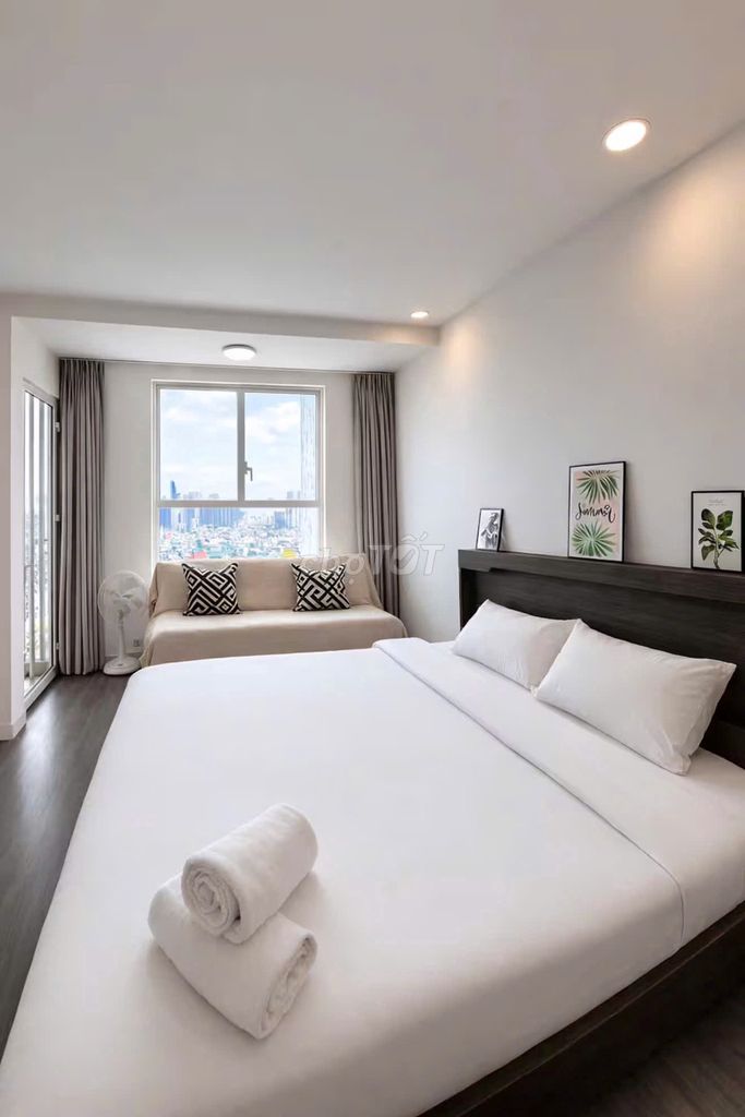 Sunrise CityView offitel Full interior like District 7 is 11 million a month.