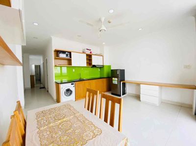 Two bedrooms balcony. She's a Bình Thạnh.