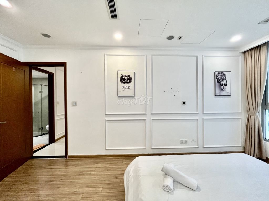 Rent a nice Vinhomes Central Park interior bedroom.