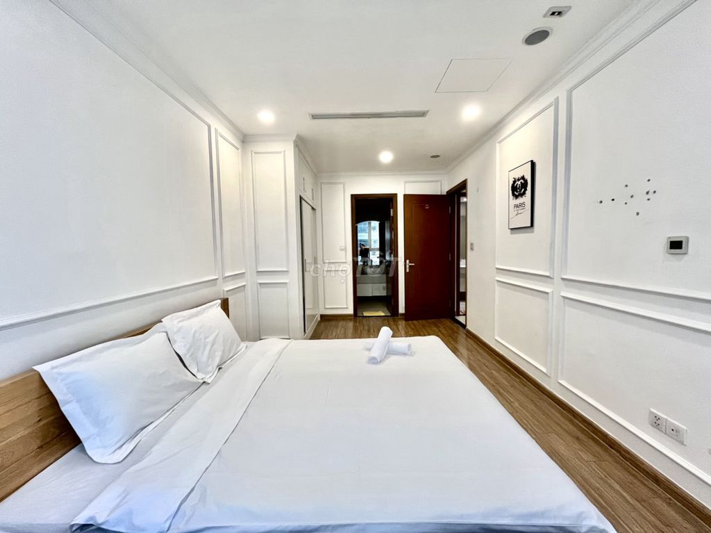 Rent a nice Vinhomes Central Park interior bedroom.