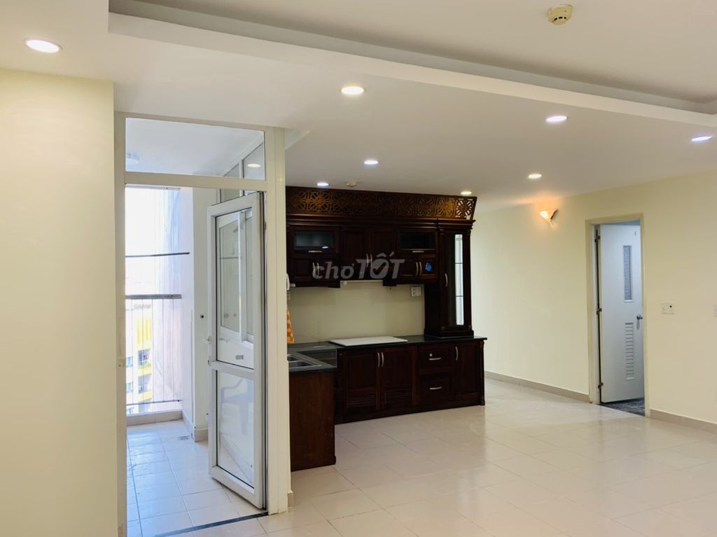 In the capital of Nguyễn Văn Công 2 bedrooms equals 11 million. 3 bedrooms =14 million.