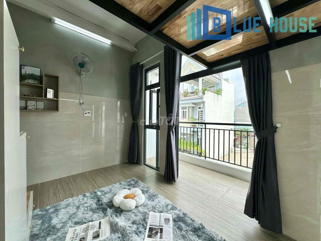 Renting apartments in the balcony at Tân Hương, private writing university.
