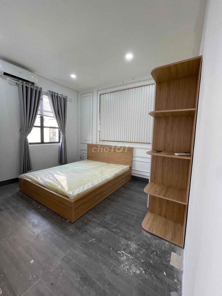 Rent the new flat full of furniture at Hà Huy Giáp on the foot of a cliff.