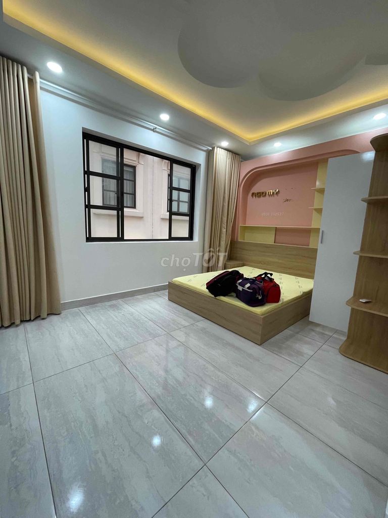 Rent the new flat full of furniture at Hà Huy Giáp on the foot of a cliff.