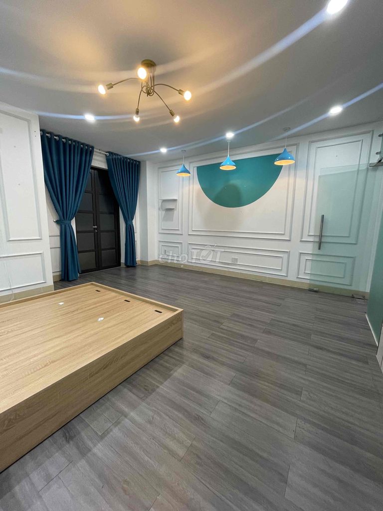 Rent the new flat full of furniture at Hà Huy Giáp on the foot of a cliff.