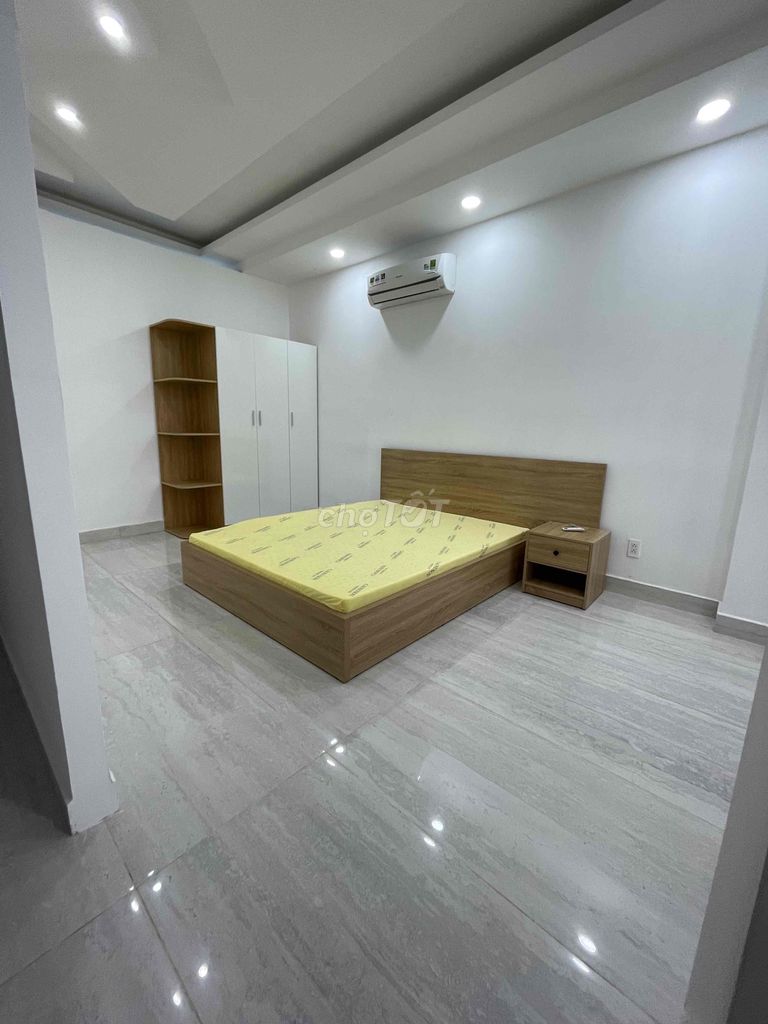 Rent the new flat full of furniture at Hà Huy Giáp on the foot of a cliff.