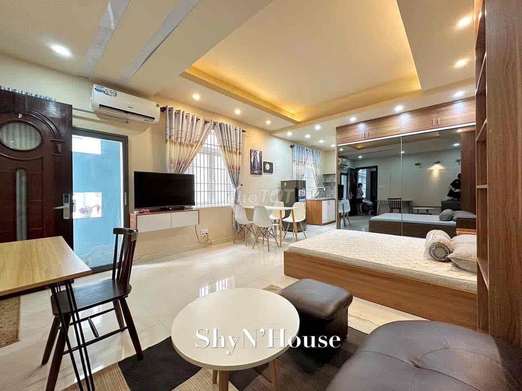 The full-in-the-art public wash-cleaning studio house is extremely open in vincom.