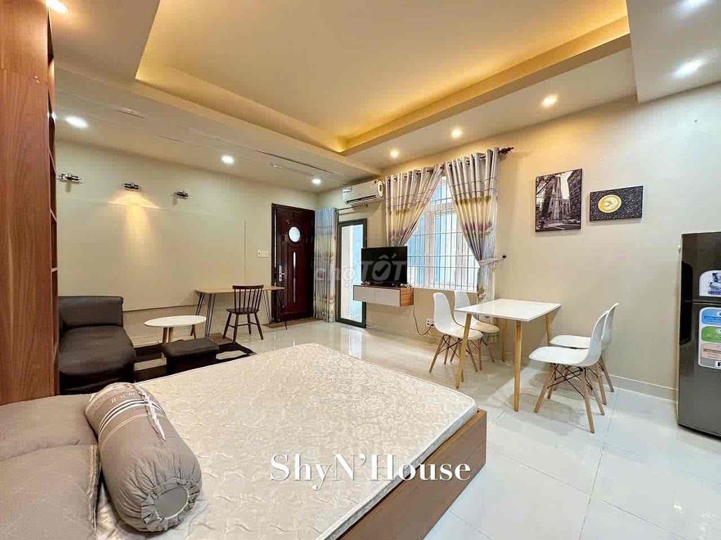 The full-in-the-art public wash-cleaning studio house is extremely open in vincom.