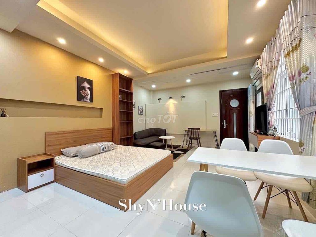 The full-in-the-art public wash-cleaning studio house is extremely open in vincom.
