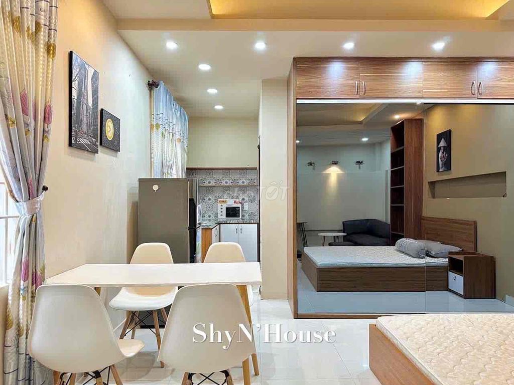 The full-in-the-art public wash-cleaning studio house is extremely open in vincom.