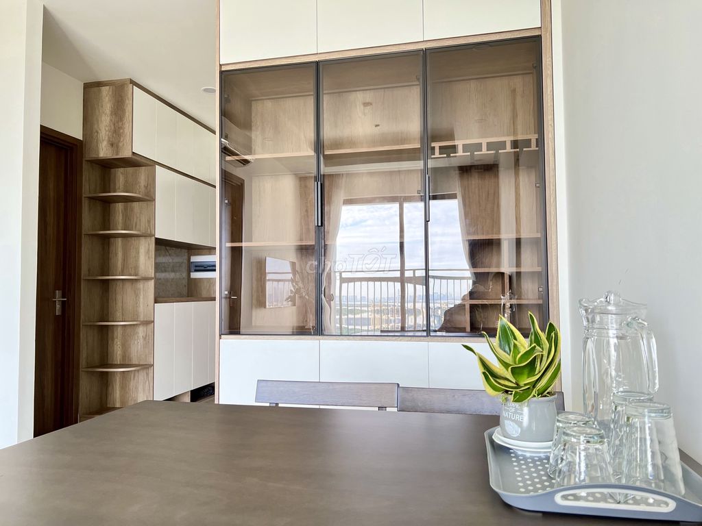 Rent the county of 7 riverside, the interior bedroom, right in the month.
