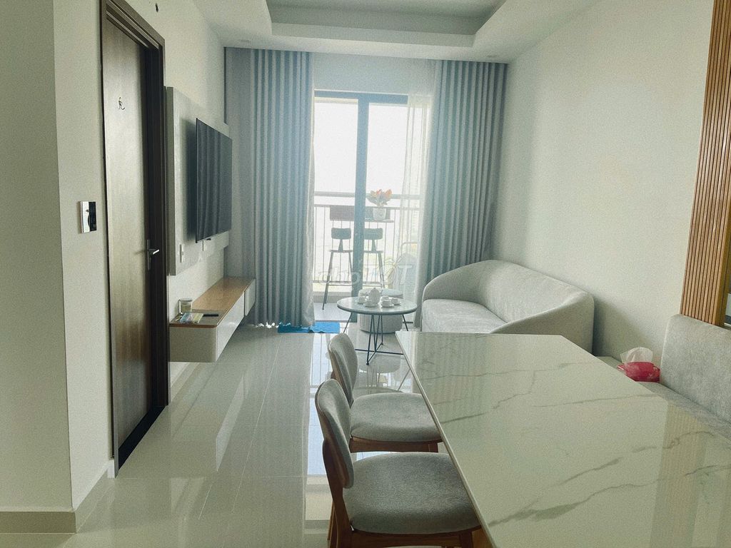 It's the owner who rents the District 7 riverdie 2 bedrooms 9 million and 5-- ntcb/full interiors
