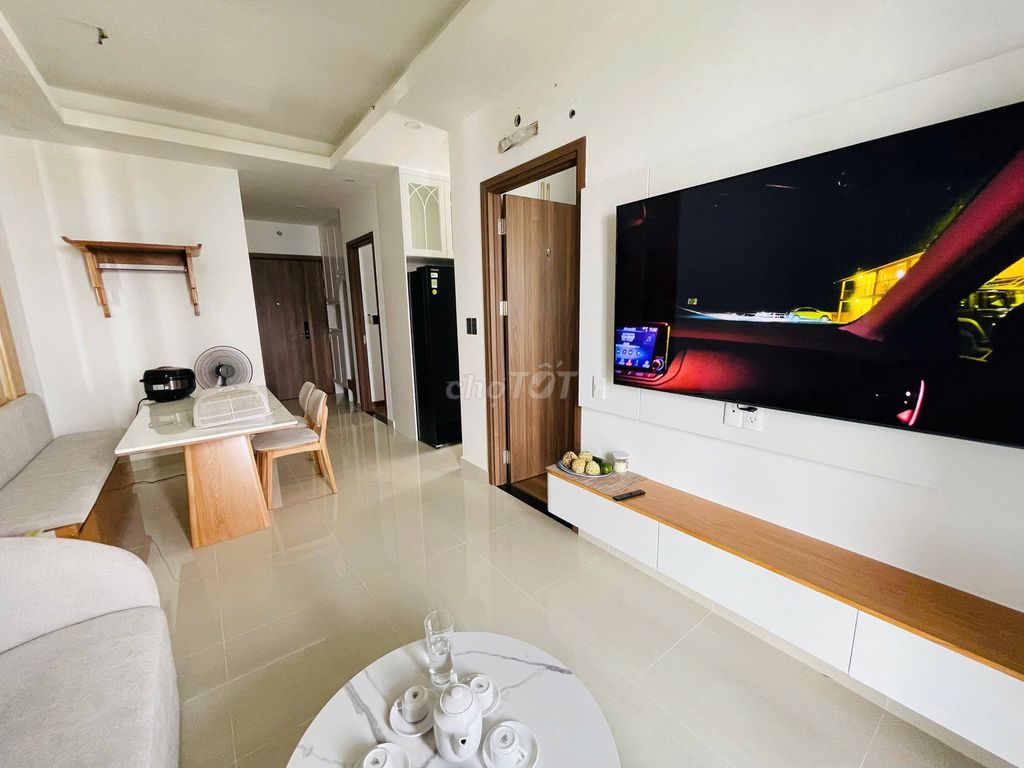 It's the owner who rents the District 7 riverdie 2 bedrooms 9 million and 5-- ntcb/full interiors