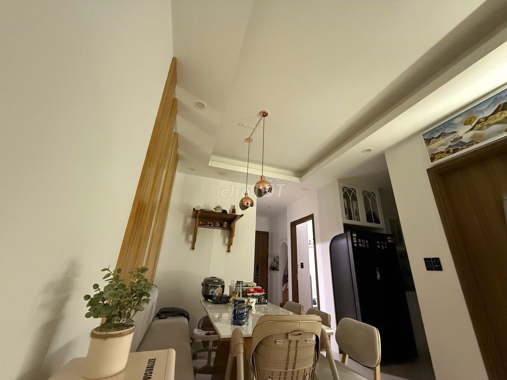It's the owner who rents the District 7 riverdie 2 bedrooms 9 million and 5-- ntcb/full interiors
