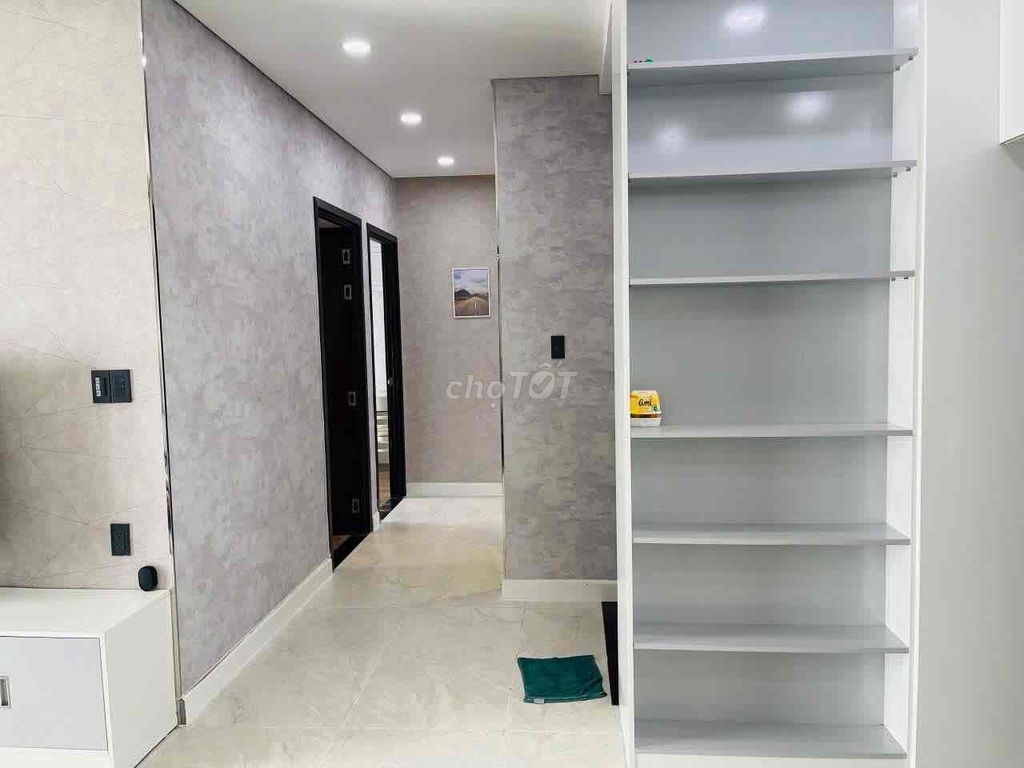 Rent Sunrise CityView apartment. 3 bedrooms, 7th District.