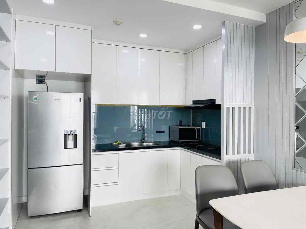 Rent Sunrise CityView apartment. 3 bedrooms, 7th District.