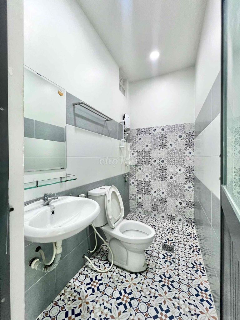 The open-air apartment has an interior elevator next to the Order's Bridge.