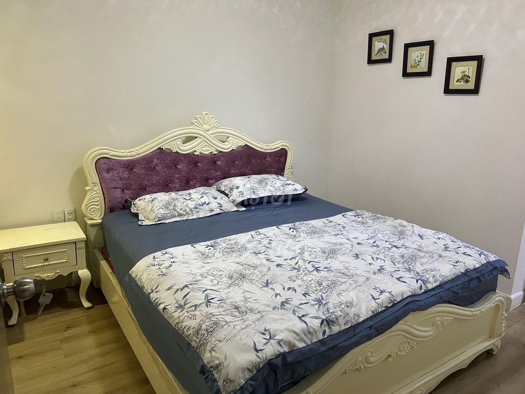 There's a 70-foot, two bedrooms, 4-price district.