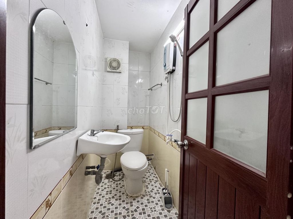 Rent a mini apartment, 5 million a month in District 2 near metro.