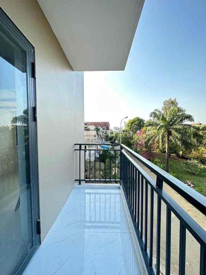Open the new balconcise Duprix 100% of the upper guard room right at Trần Não.