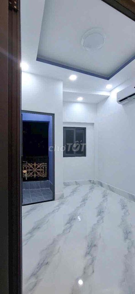 House rents the entire 13 million in front of the new market district 7