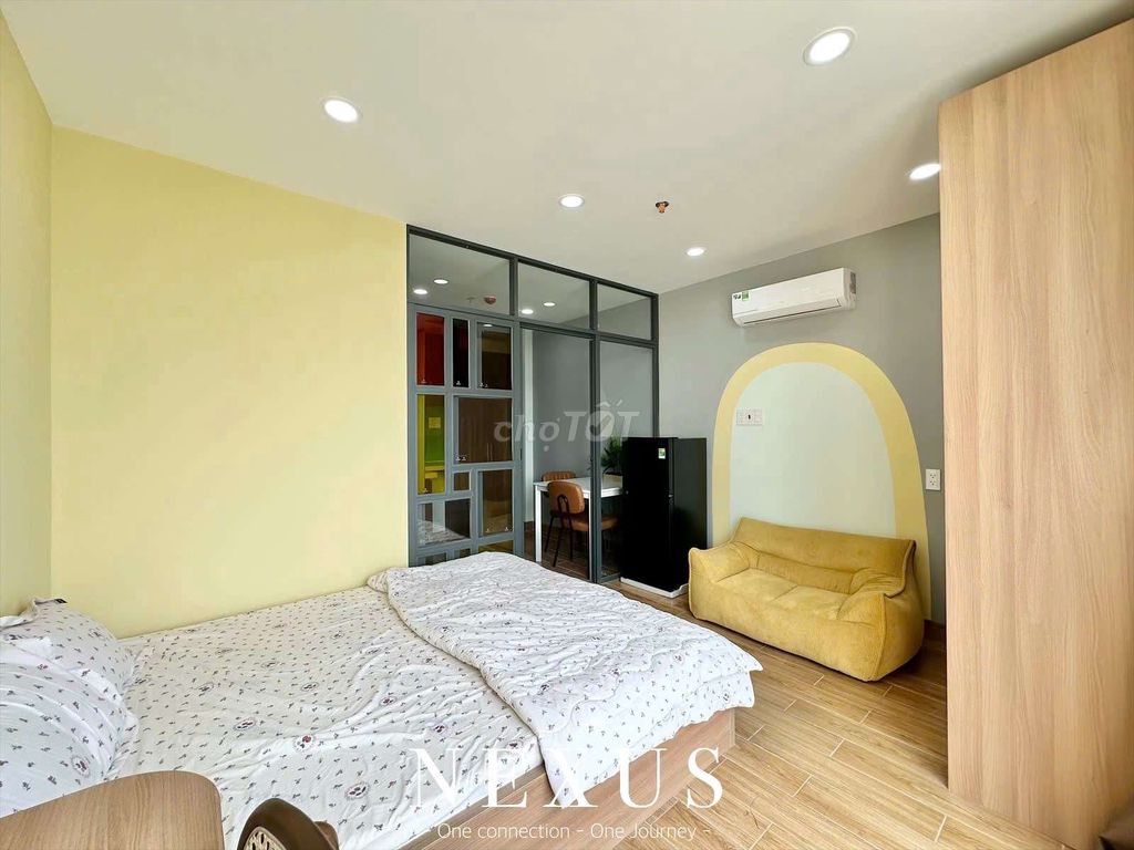 Luxury's apartment splits the balcony kitchen