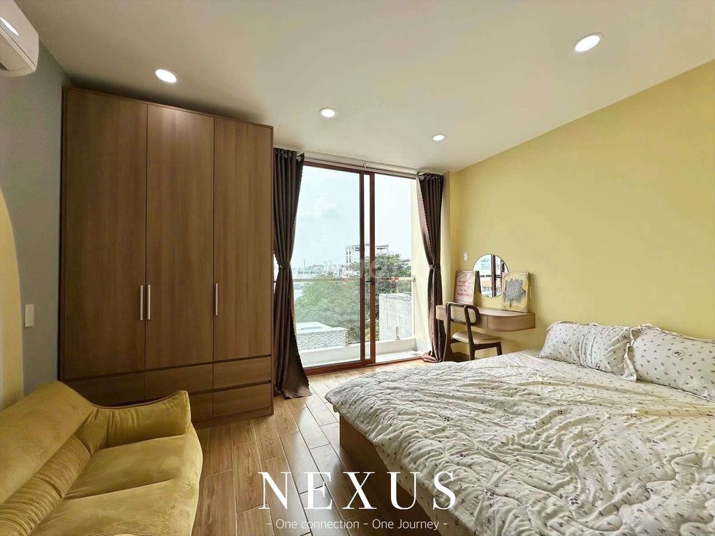 Luxury's apartment splits the balcony kitchen