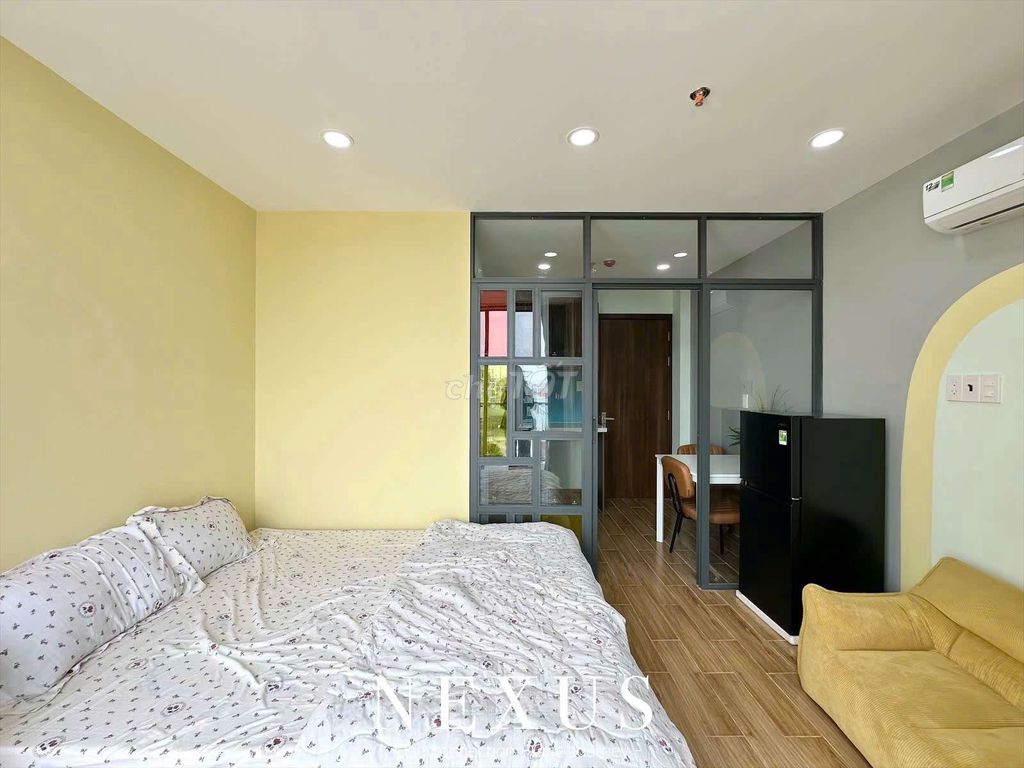 Luxury's apartment splits the balcony kitchen