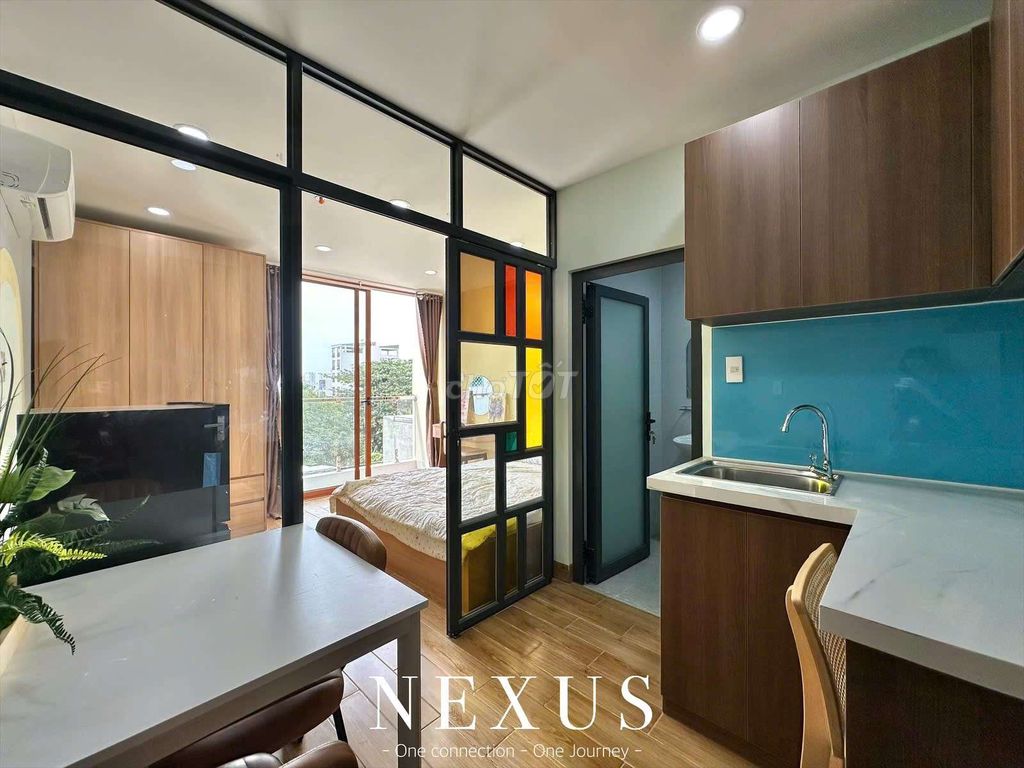 Luxury's apartment splits the balcony kitchen