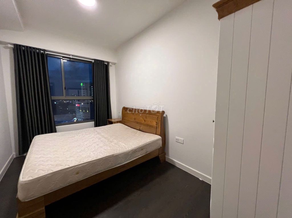 Three bedrooms for rent or nine by nine.