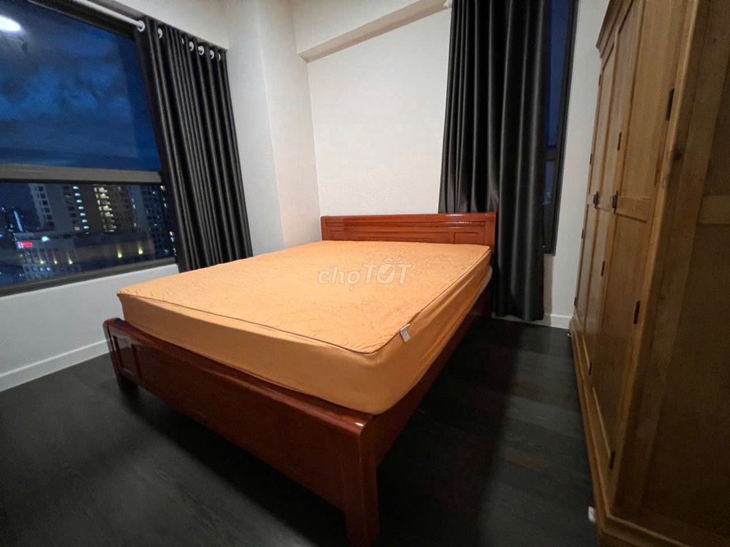 Three bedrooms for rent or nine by nine.