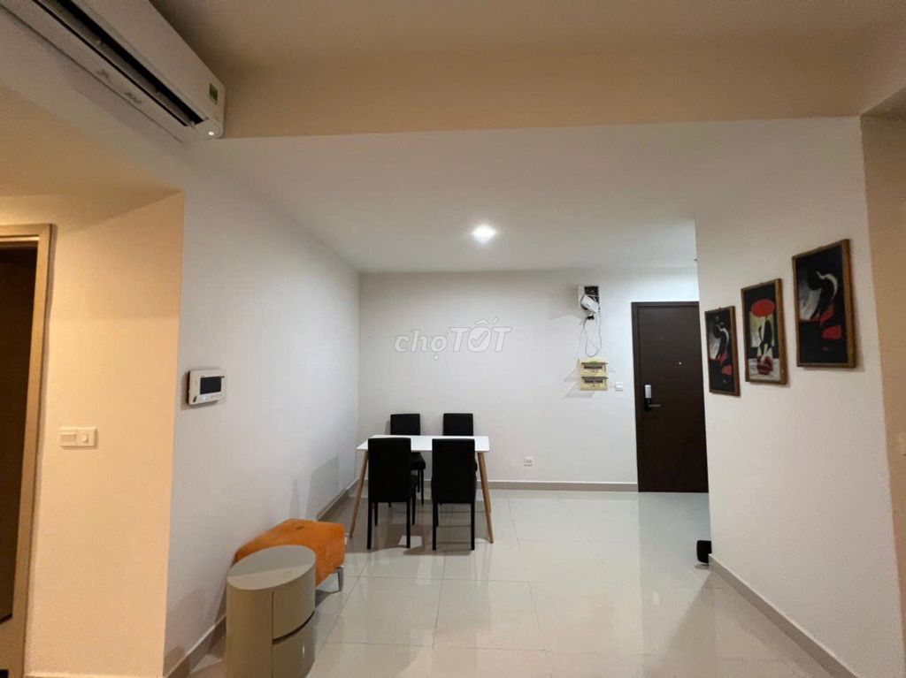 Three bedrooms for rent or nine by nine.