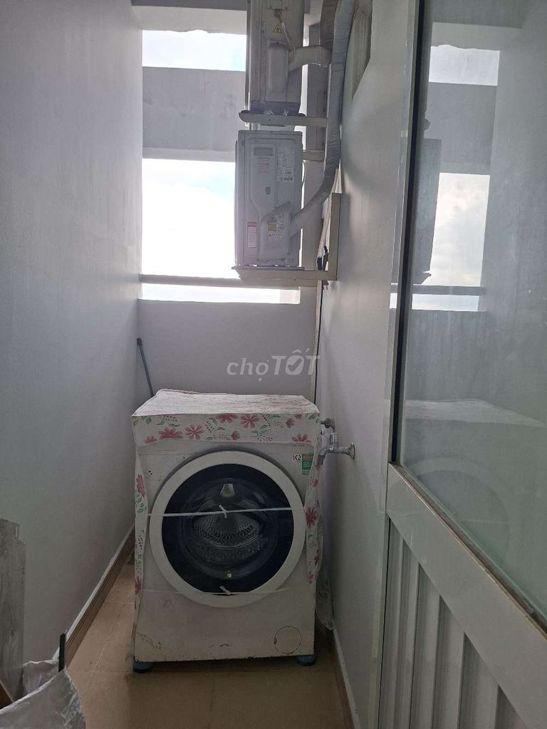 Rent an apartment full of furniture. Two bedrooms four million and five from District 125 p, HQC Plaza.