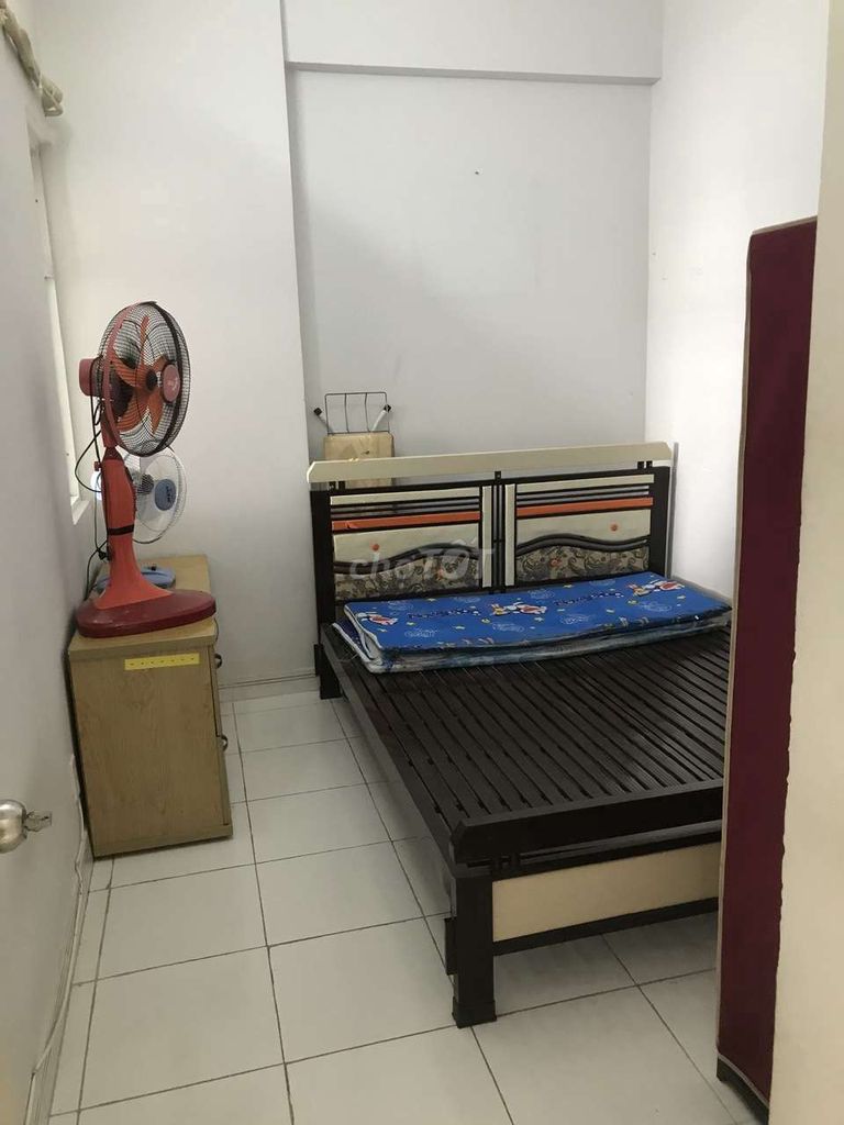 Rent an apartment full of furniture. Two bedrooms four million and five from District 125 p, HQC Plaza.