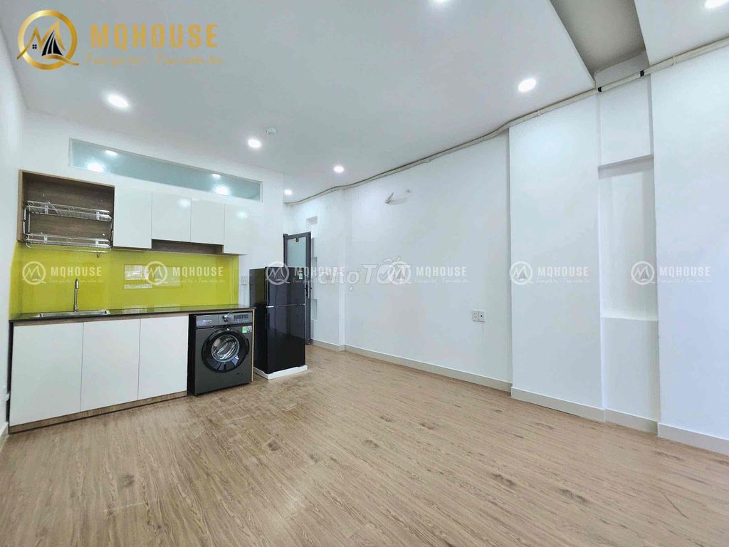 service apartment 1-60m2 window window view window glass / full interior/ base of spades /