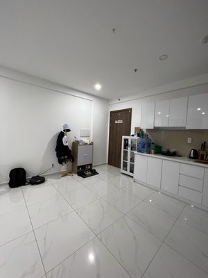 We need to rent two D'lusso bedrooms on a cool-no-dust floor -- nice house -- big house.